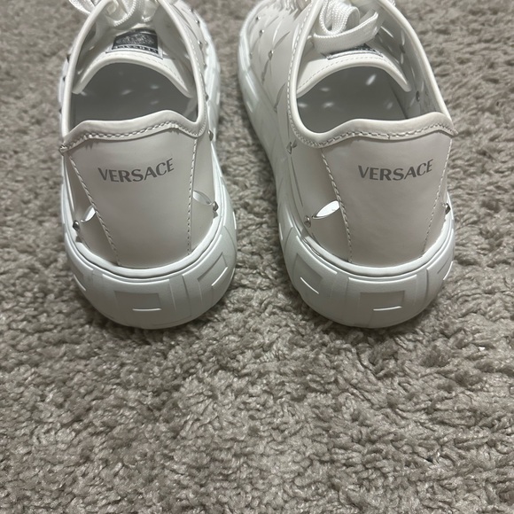 Versace
slashed leather sneakers( No Box )New - Picture 9 of 10